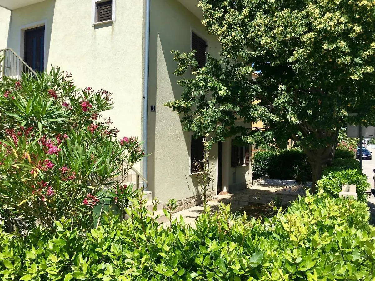 Apartmani Selce 0*,